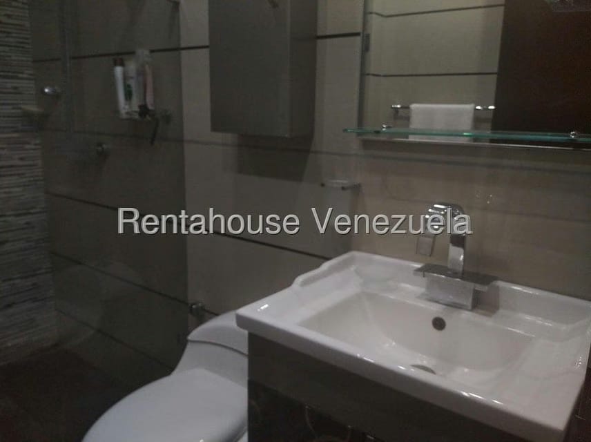 Apartamento (1 Nivel) en Alquiler en Colinas de La Tahona, Distrito Metropolitano - 19