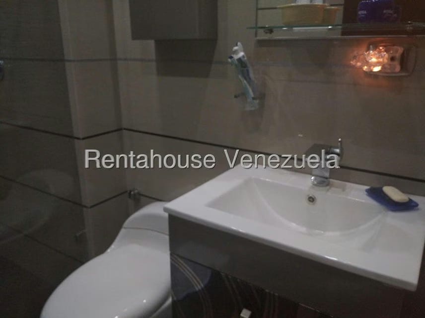 Apartamento (1 Nivel) en Alquiler en Colinas de La Tahona, Distrito Metropolitano - 20