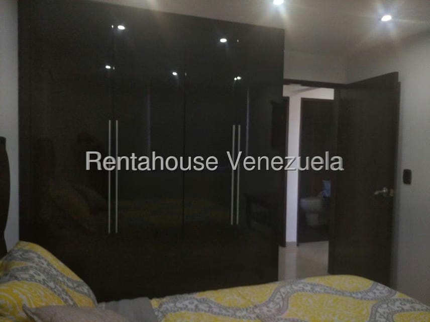 Apartamento (1 Nivel) en Alquiler en Colinas de La Tahona, Distrito Metropolitano - 25