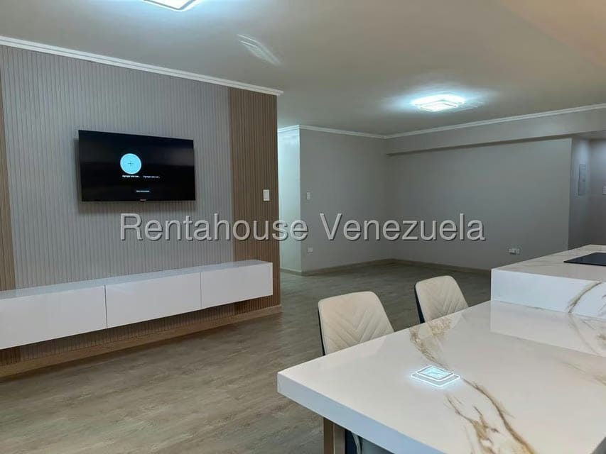 Apartamento (1 Nivel) en Alquiler en Los Chaguaramos, Distrito Metropolitano - 16