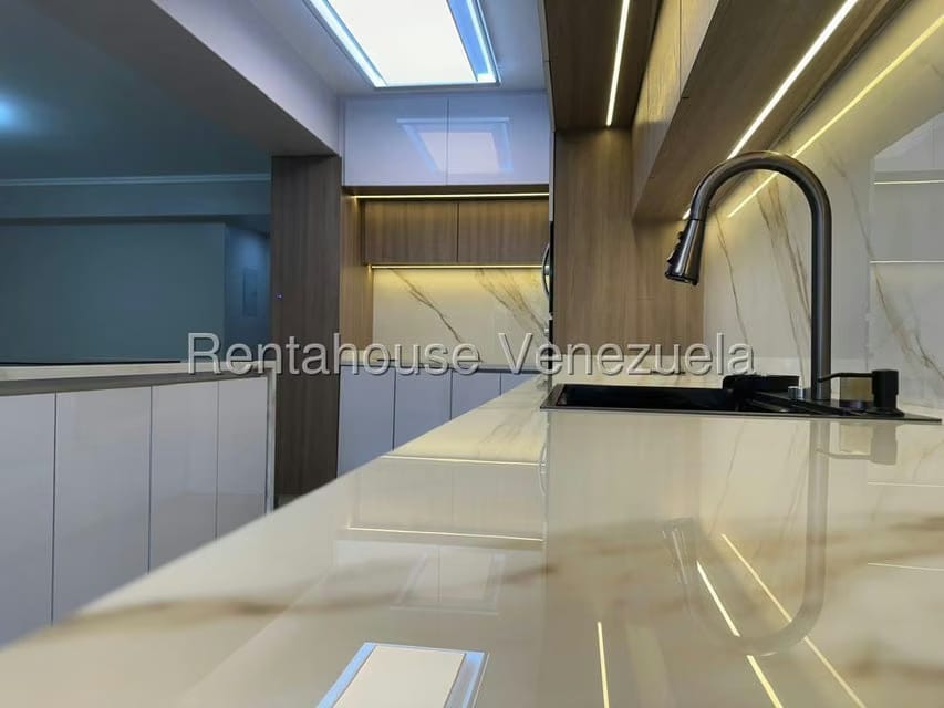 Apartamento (1 Nivel) en Alquiler en Los Chaguaramos, Distrito Metropolitano - 17