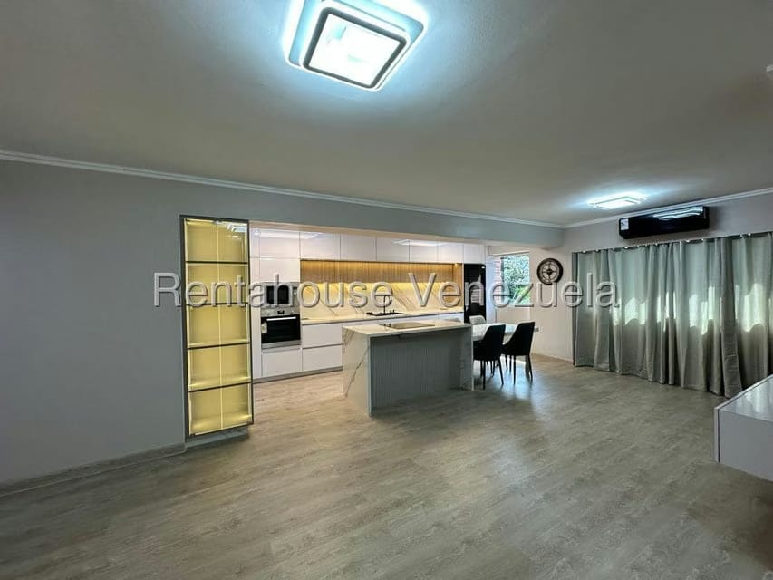 Apartamento (1 Nivel) en Alquiler en Los Chaguaramos, Distrito Metropolitano - 24