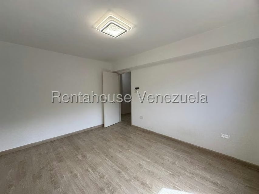 Apartamento (1 Nivel) en Alquiler en Los Chaguaramos, Distrito Metropolitano - 29