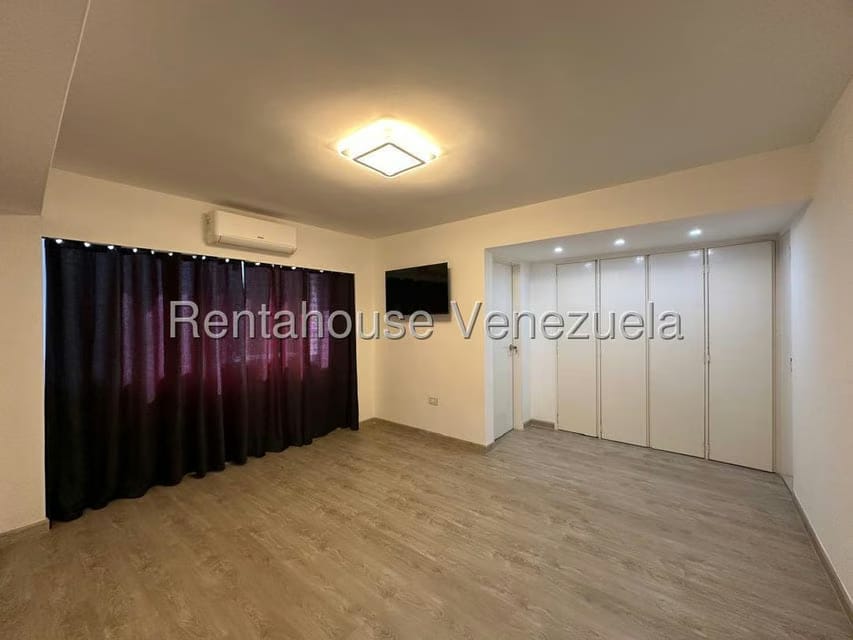 Apartamento (1 Nivel) en Alquiler en Los Chaguaramos, Distrito Metropolitano - 30