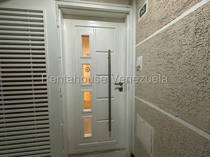 Apartamento (1 Nivel) en Alquiler en Los Chaguaramos, Distrito Metropolitano - 4
