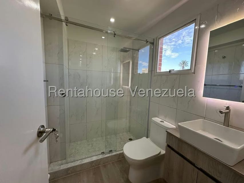 Apartamento (1 Nivel) en Alquiler en Los Chaguaramos, Distrito Metropolitano - 31