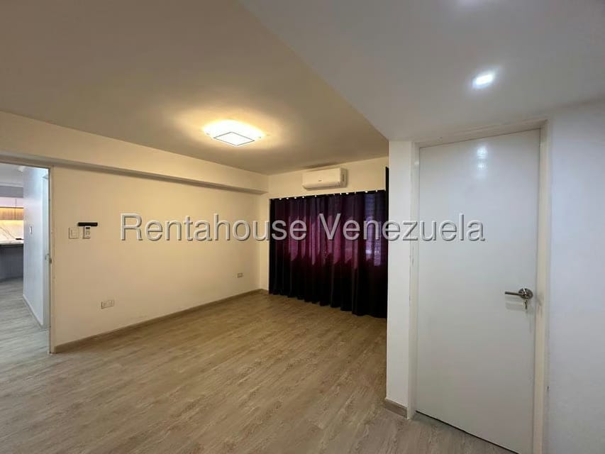 Apartamento (1 Nivel) en Alquiler en Los Chaguaramos, Distrito Metropolitano - 33