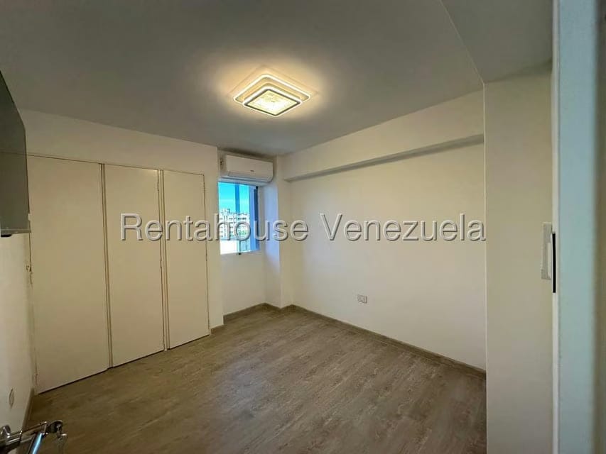 Apartamento (1 Nivel) en Alquiler en Los Chaguaramos, Distrito Metropolitano - 34