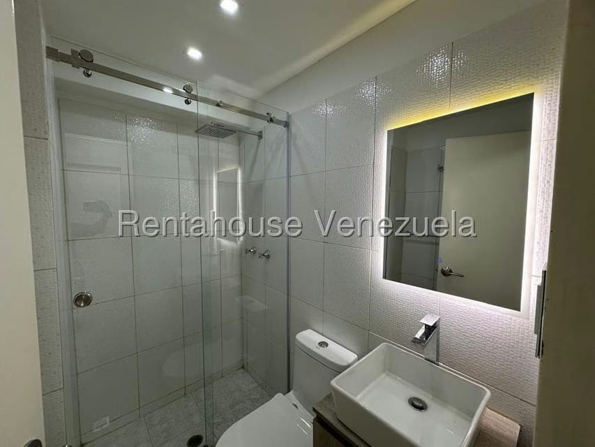 Apartamento (1 Nivel) en Alquiler en Los Chaguaramos, Distrito Metropolitano - 37