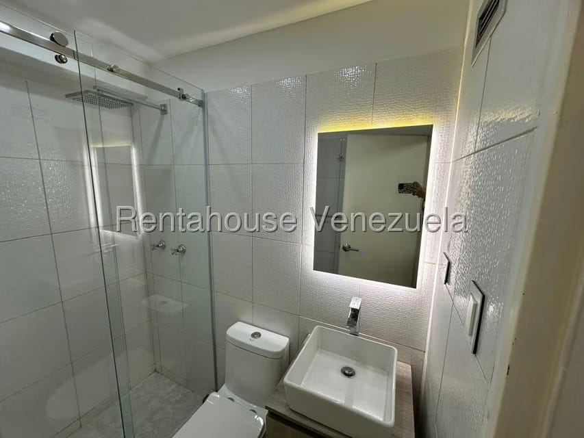 Apartamento (1 Nivel) en Alquiler en Los Chaguaramos, Distrito Metropolitano - 38