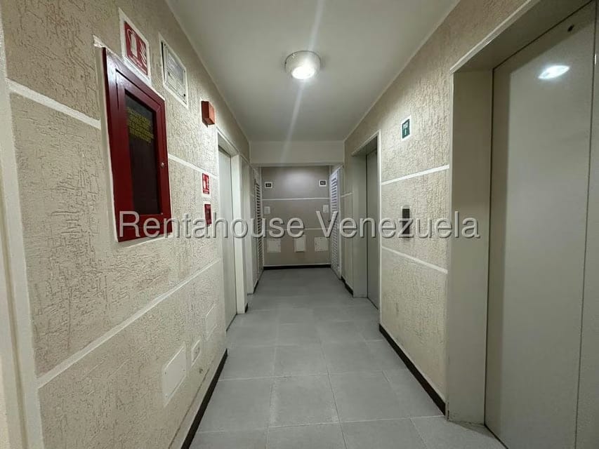 Apartamento (1 Nivel) en Alquiler en Los Chaguaramos, Distrito Metropolitano - 39