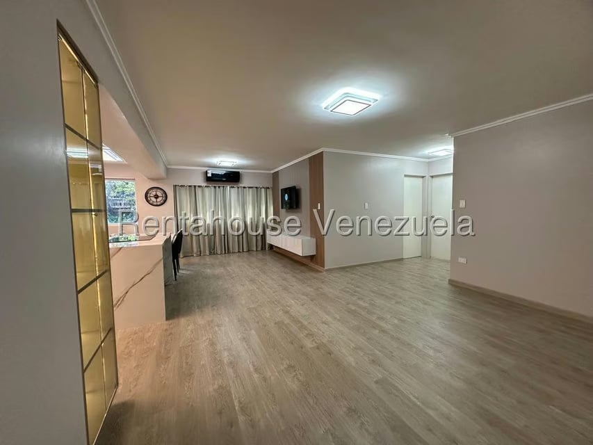 Apartamento (1 Nivel) en Alquiler en Los Chaguaramos, Distrito Metropolitano - 5