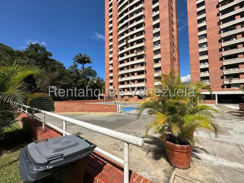 Apartamento (1 Nivel) en Alquiler en Los Chaguaramos, Distrito Metropolitano - 51