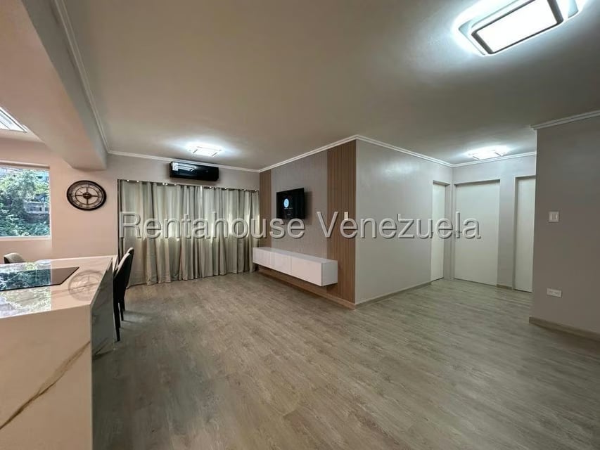 Apartamento (1 Nivel) en Alquiler en Los Chaguaramos, Distrito Metropolitano - 8