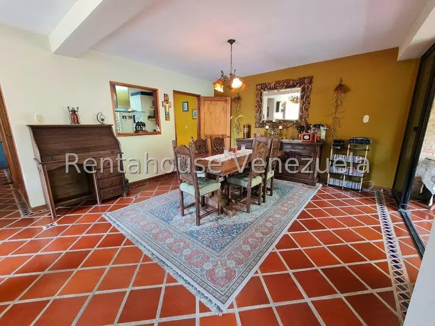 Townhouse (Multiples Niveles) en Venta en Oripoto, Distrito Metropolitano - 2