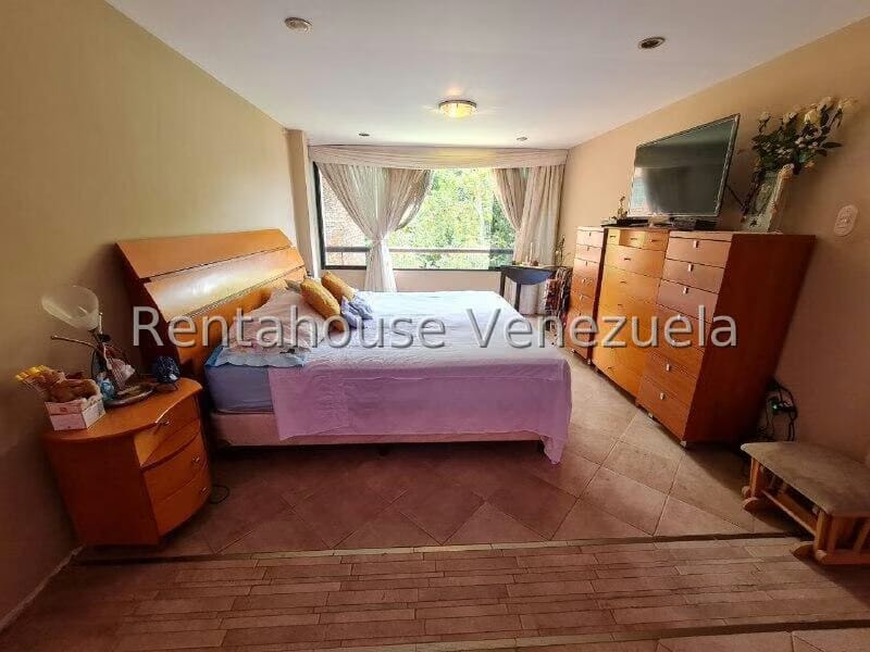 Townhouse (Multiples Niveles) en Venta en Oripoto, Distrito Metropolitano - 11