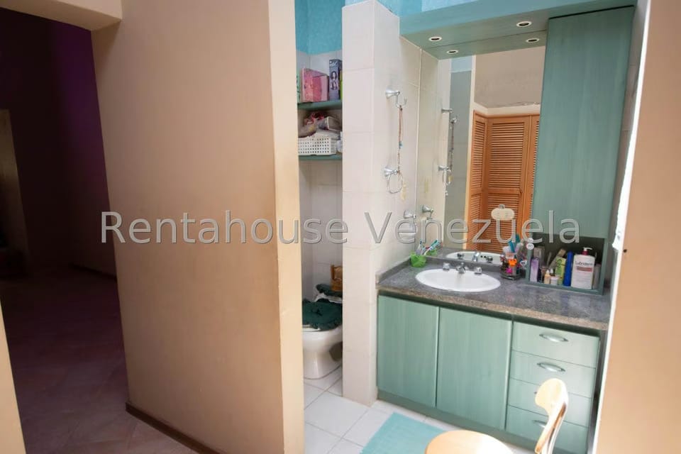 Townhouse (Multiples Niveles) en Venta en Oripoto, Distrito Metropolitano - 13