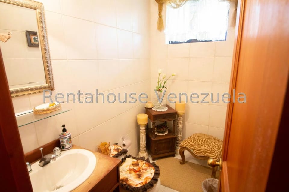 Townhouse (Multiples Niveles) en Venta en Oripoto, Distrito Metropolitano - 6