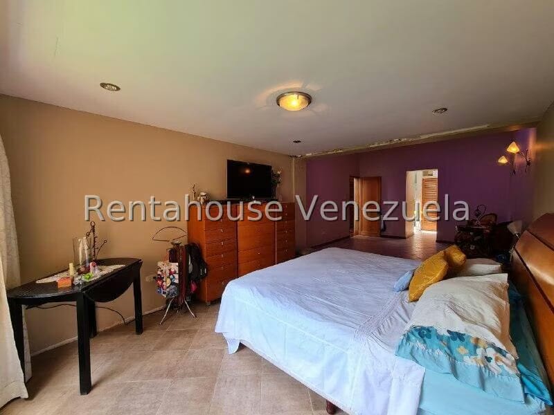 Townhouse (Multiples Niveles) en Venta en Oripoto, Distrito Metropolitano - 8