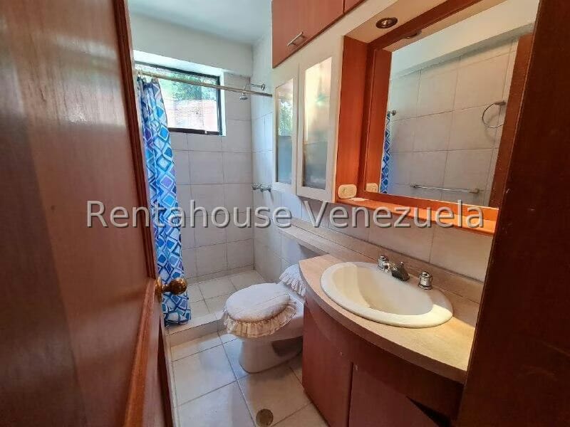 Townhouse (Multiples Niveles) en Venta en Oripoto, Distrito Metropolitano - 10