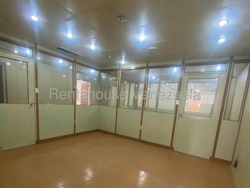 Comercial (Galpon - Deposito) en Alquiler en Ruiz Pineda, Distrito Metropolitano - 2