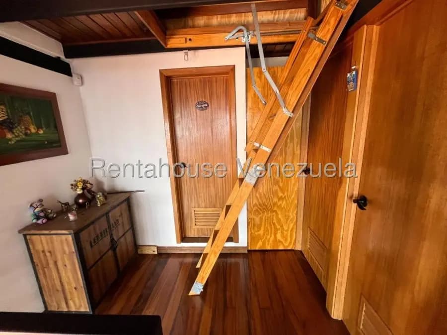 Casa en Venta en La Colonia Tovar Caracas - 13