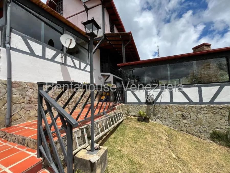 Casa en Venta en La Colonia Tovar Caracas - 3