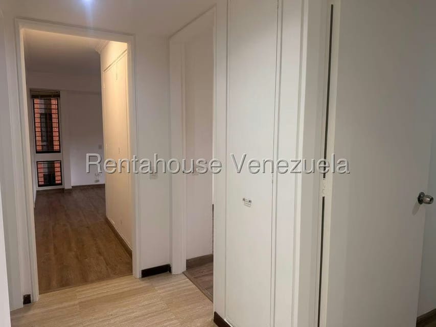 Apartamento (1 Nivel) en Alquiler en La Boyera, Distrito Metropolitano - 5