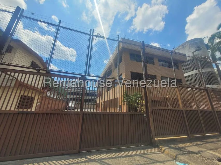 Comercial (Edificio) en Alquiler en La Urbina, Distrito Metropolitano