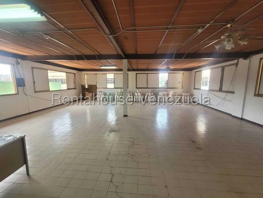 Comercial (Edificio) en Alquiler en La Urbina, Distrito Metropolitano - 17