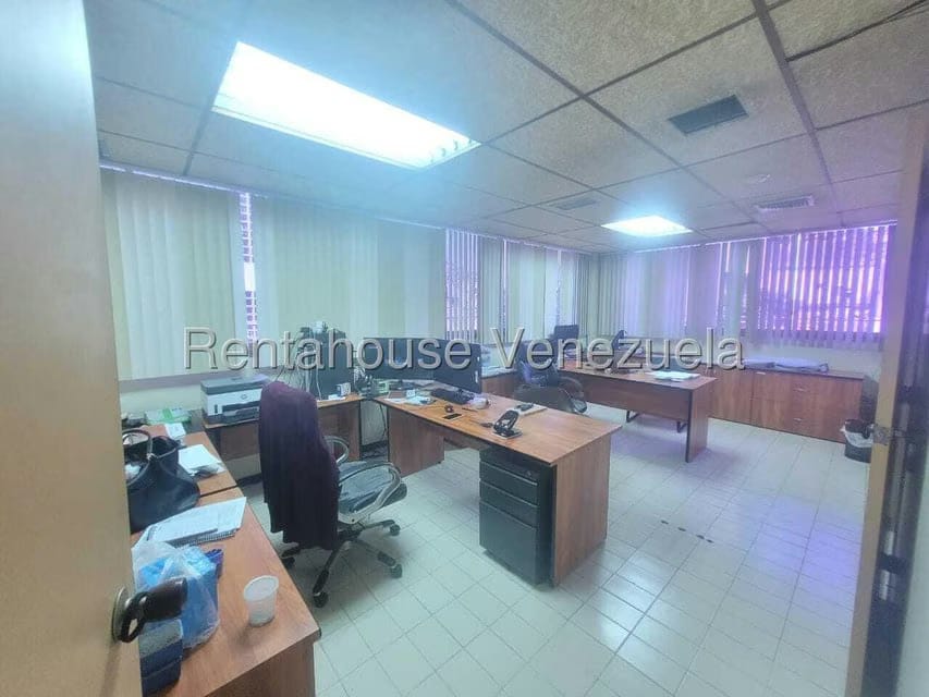 Comercial (Edificio) en Alquiler en La Urbina, Distrito Metropolitano - 19