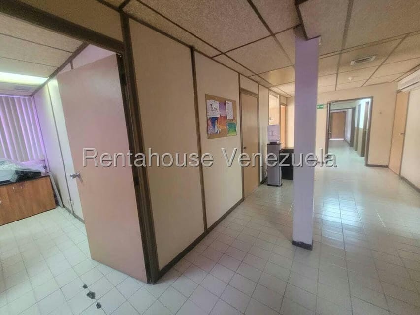 Comercial (Edificio) en Alquiler en La Urbina, Distrito Metropolitano - 25