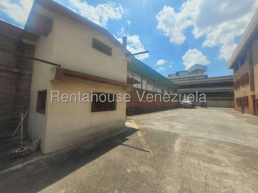 Comercial (Edificio) en Alquiler en La Urbina, Distrito Metropolitano - 5