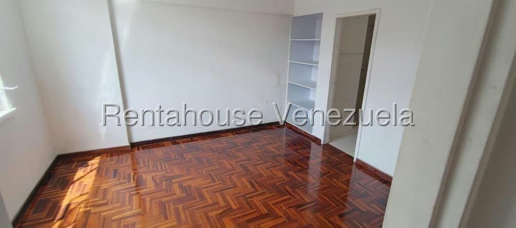 Apartamento (1 Nivel) en Alquiler en El Bosque, Distrito Metropolitano - 12
