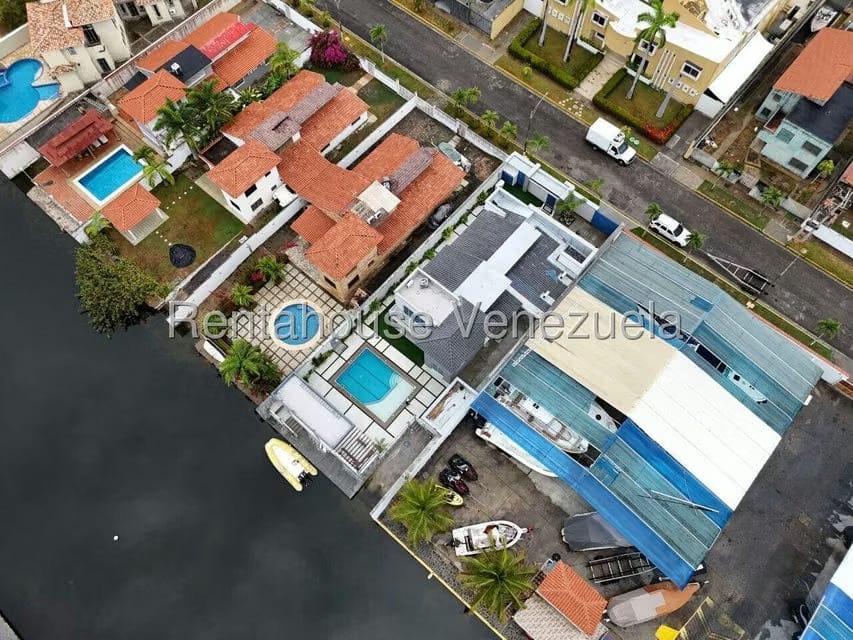 Casa (Duplex) en Venta en Higuerote, Miranda - 76