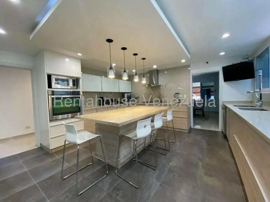 Casa en Venta en Cumbres de Curumo Caracas - 2