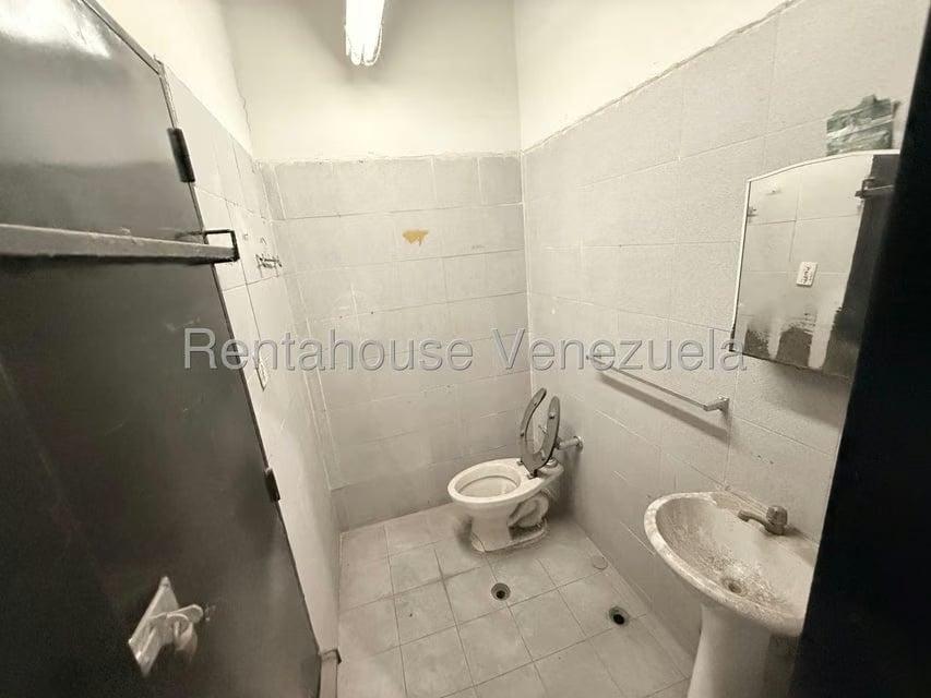 Comercial (Galpon - Deposito) en Alquiler en La Yaguara, Distrito Metropolitano - 32