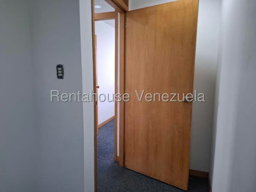 Comercial (Local Comercial) en Alquiler en Los Palos Grandes, Distrito Metropolitano - 3