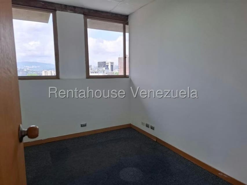 Comercial (Local Comercial) en Alquiler en Los Palos Grandes, Distrito Metropolitano - 4