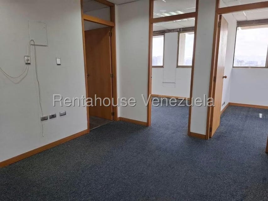 Comercial (Local Comercial) en Alquiler en Los Palos Grandes, Distrito Metropolitano - 5