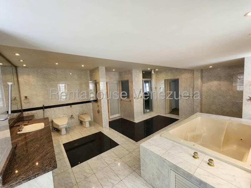 Casa (Multipes Niveles) en Venta en Colinas de Bello Monte, Distrito Metropolitano - 23