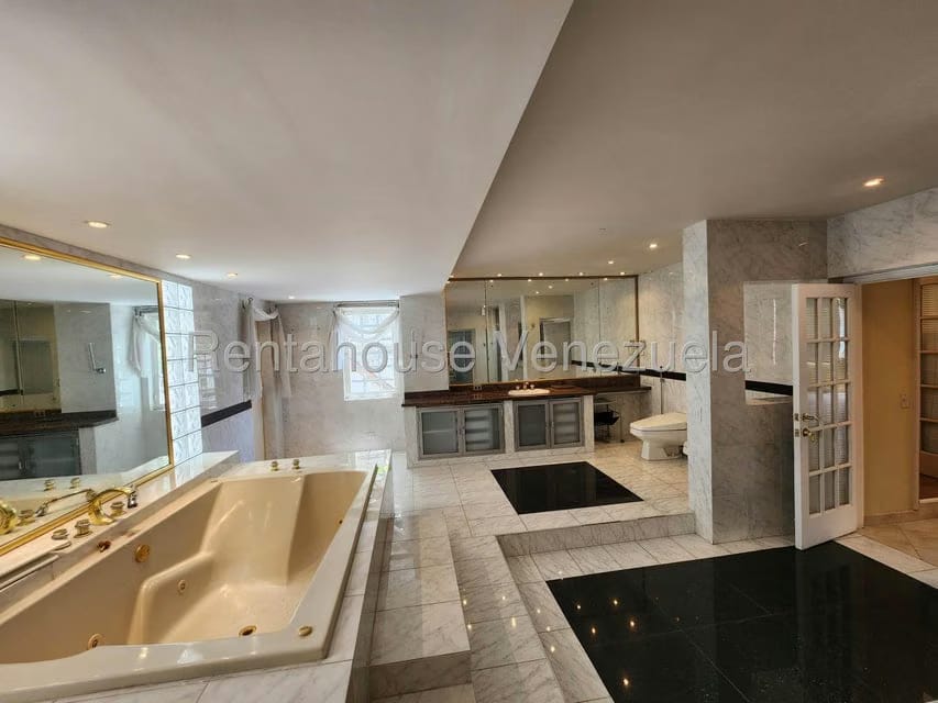 Casa (Multipes Niveles) en Venta en Colinas de Bello Monte, Distrito Metropolitano - 24