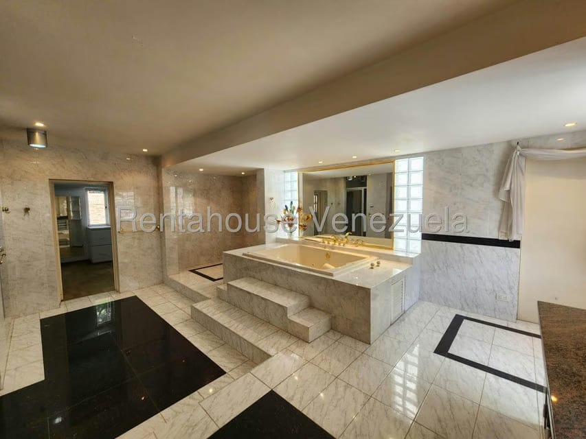 Casa (Multipes Niveles) en Venta en Colinas de Bello Monte, Distrito Metropolitano - 25