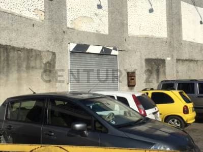 Excelente galpón en zona comercial de Chacao