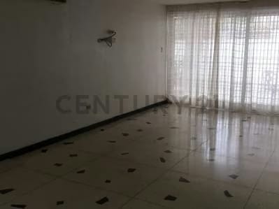 Versátil y amplia casa ideal para oficinas y/o uso residencial - 4