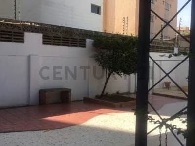 Versátil y amplia casa ideal para oficinas y/o uso residencial - 7