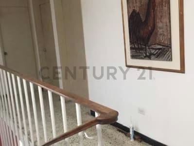 Versátil y amplia casa ideal para oficinas y/o uso residencial - 8