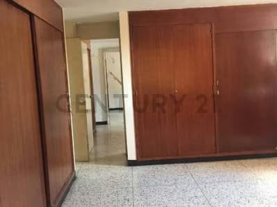 Versátil y amplia casa ideal para oficinas y/o uso residencial - 9