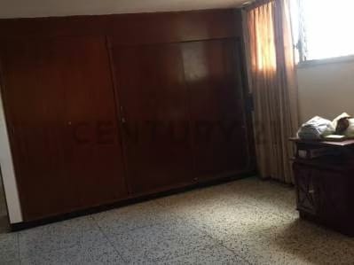 Versátil y amplia casa ideal para oficinas y/o uso residencial - 10