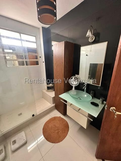 Apartamento (1 Nivel) en Venta en San Bernardino, Distrito Metropolitano - 24
